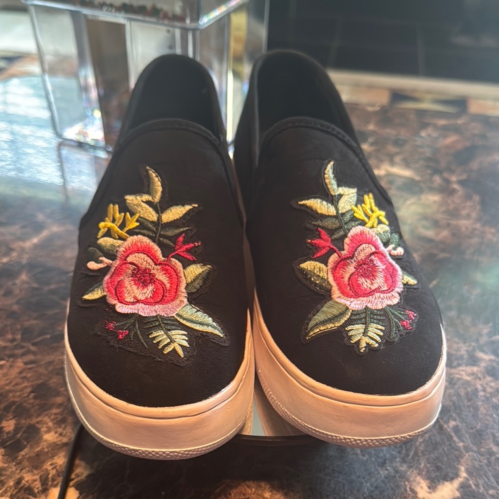 Steve Madden Garcie Black Floral Slip-On Sneakers Women’s Size 8